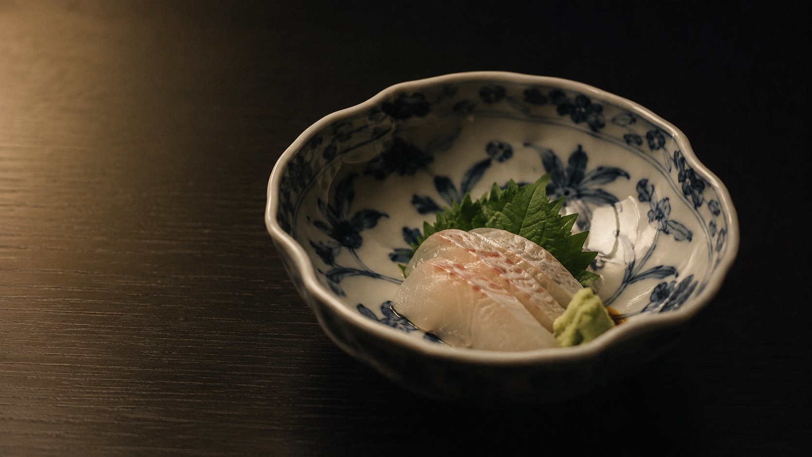 赤絵の向付に盛った季節の先付